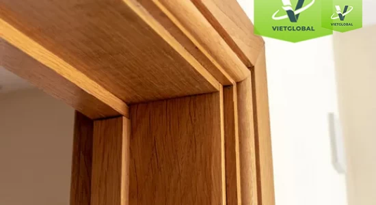 Gỗ dán đổ khuôn cửa